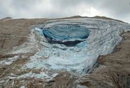 Nejméně jedna z obětí sesuvu ledovce v italských Alpách je podle médií z Česka