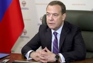 Snažit se trestat jadernou mocnost ohrožuje existenci lidstva, napsal Medveděv