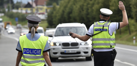 Policisté kontrolují řidiče odjíždějící z festivalu Masters of Rock, 11. července 2022, Vizovice, Zlínsko.