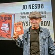 Norský spisovatel a hudebník Jo Nesbø vystoupil na tiskové konferenci v rámci prezentace knihy Krysí ostrov a jiné povídky, 25. října 2022, Praha.