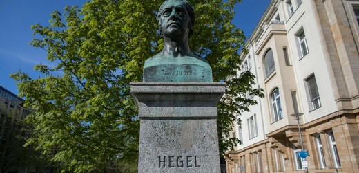 Busta německého filosofa Georga Wilhelma Friedricha Hegela v Berlíně.