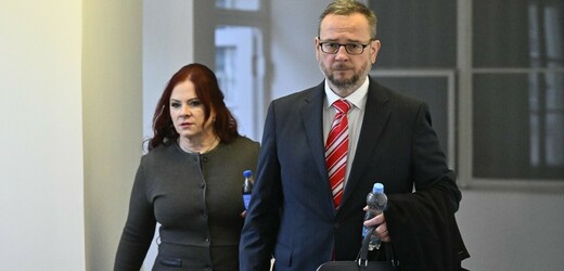 Bývalý premiér Petr Nečas a jeho manželka Jana přicházejí na jednání k obvodnímu soudu pro Prahu 1, kde zůstává obžaloba v případě takzvaných trafik pro poslance ODS, 5. prosince 2022, Praha.