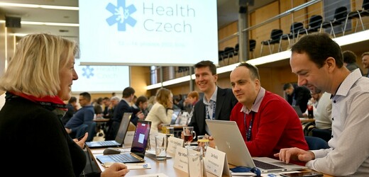 Experti z Národního úřadu pro kybernetickou bezpečnost (NÚKIB) nacvičovali se zástupci nemocnic postup při napadení hackerským útokem, 14. prosince 2022, Brno.