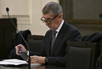Obžalovaný bývalý premiér Andrej Babiš u Městského soudu v Praze, kde pokračovalo hlavní líčení v případu kolem dotace na stavbu areálu Čapí hnízdo, 19. prosince 2022.