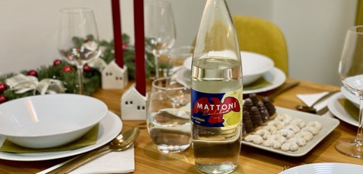 Šťastné a chutné s Mattoni v designové lahvi.