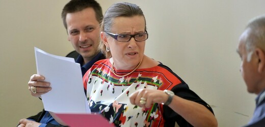 Bývalá předsedkyně Energetického regulačního úřadu Alena Vitásková u soudu.