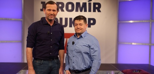 Moderátor pořadu Jaromír Soukup a poslanec Patrik Nacher (za ANO).