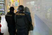V kancelářské budově v Brně vyhrožoval muž se zbraní, policie ho zajistila