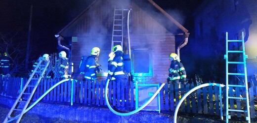 Rozsáhlý požár zničil 28. února 2023 rodinný dům ve Vysokém Poli na Zlínsku.