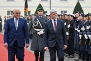 Německý prezident Steinmeier přijal s vojenskými poctami Petra Pavla