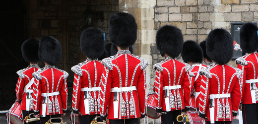 Londýnští vojáci v noci trénovali na korunovační slavnost