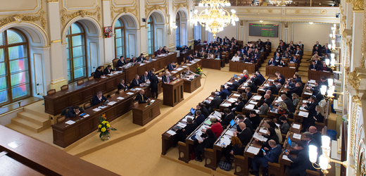 Jozef Síkela byl ve sněmovně obviněn z arogance opozičními poslanci
