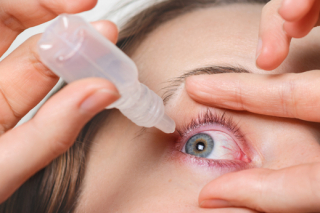 Přelom v léčbě suchého oka. Nová a moderní metoda slibuje dlouhotrvající účinky