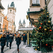Praha je o vánocích ještě malebnější.