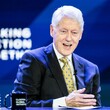 Bývalý prezident USA Bill Clinton vystoupí v březnu na konferenci v Praze 