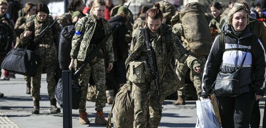 Ukrajinské ženy se čím dál víc prosazují v armádě, i na velitelských postech 