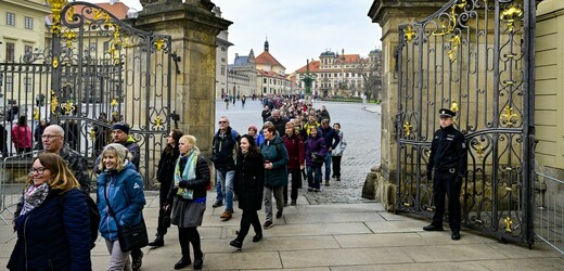 Na Pražský hrad přišly davy lidí, při dni otevřených dveří se tvořily fronty