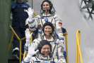 K ISS po dvou dnech letu dorazila kosmická loď Sojuz MS-25 s tříčlennou posádkou