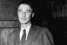 "Otce atomové bomby" Oppenheimera loni připomněl oscarový film