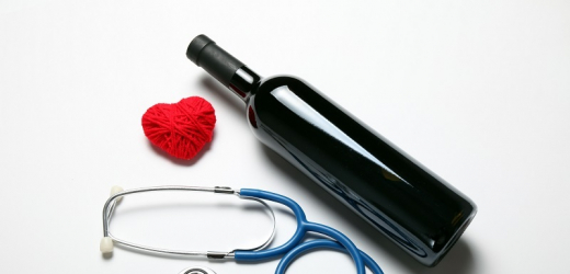 Nadměrné dlouhodobé pití alkoholu může poškodit srdce.