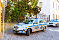 Policisté dopadli pachatele, který násilně vniknul do budovy gymnázia v Litvínově na Mostecku