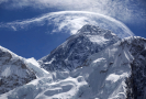 Nepálský Šerpa a Brit svými dalšími výstupy na Mount Everest překonali rekordy