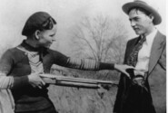Před 90 lety zemřeli americký lupič Clyde Barrow a jeho milenka Bonnie Parkerová