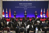 Lídři Japonska, Číny a Koreje na summitu vyzvali k větší vzájemné spolupráci