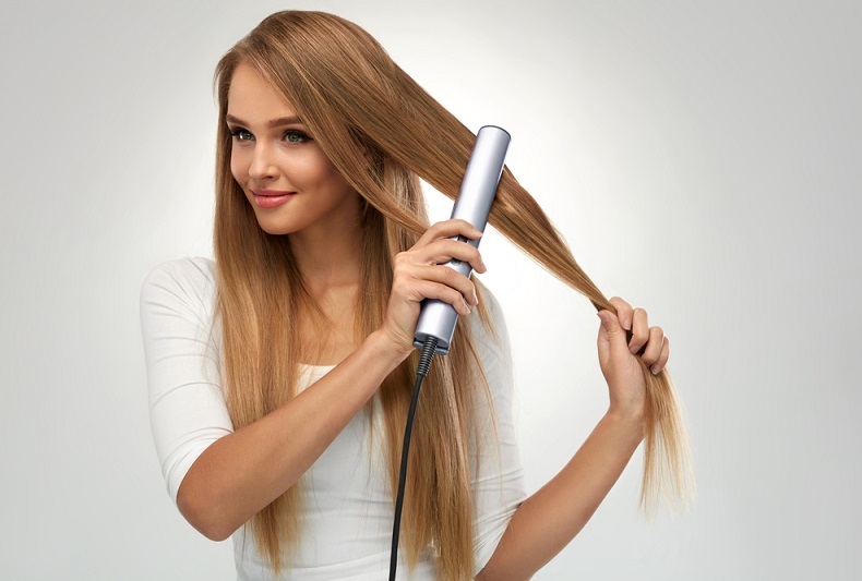 Pět nejčastějších chyb při žehlení vlasů a jak se jim vyhnout