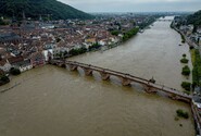 Při záchraně lidí ze zatopených oblastí v Bavorsku přišel o život hasič