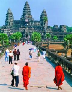 Na kilometru čtverečním. Největší náboženská svatyně světa Angkor Wat patří k hlavním lákadlům dnešní Kambodže.
