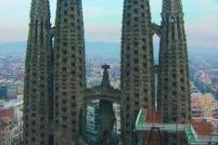 DLOUHÉ ČEKÁNÍ. Sagrada Familia. Barcelona.