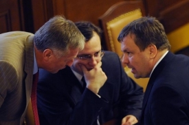 Sněmovna se sešla kvůli Vesecké, ale vládní koalice jednání nechce.