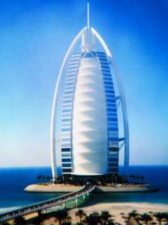 Luxus po arabsku. Hotel Burj Al Arab ve tvaru plachetnice se stal novým symbolem Dubaje.
