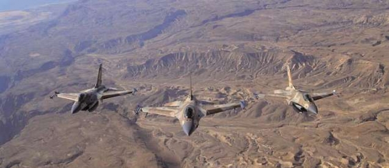 Izraelské F-16 u Středozemního moře.