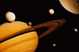 Na jednom z měsíců Saturnu nalezli kapalinu.