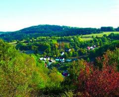 Zašlá sláva. Městečko Michalovy Hory je jediným místem civilizace v přírodním parku Kosí potok. Kdysi obec byla významným hornickým střediskem, kde se těžily stříbrné rudy.