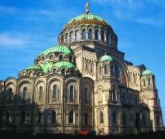 Chrám sv. Mikuláše. Katedrála v byzantském stylu je zasvěcena svatému Mikulášovi, patronu ruských námořníků.