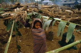 Bangladéšan v uprchlickém táboře. Ásám, 2005.