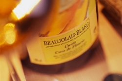 Kouzlo beaujolais spočívá v tradici, na kvalitu vína se tolik nehledí.