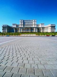 Větší je jen Pentagon. Bukurešťský palác je po americkém Pentagonu druhou největší budovou na světě.