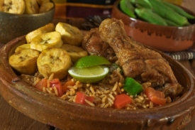 Oblíbenou pochoutkou Ghany je rýže jollof.