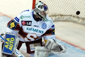 Brankář hokejové Sparty Petr Přikryl.