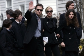 Liam Neeson, Joel Richardsonová, synové Daniel a Michael (vlevo).