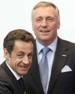 Kdo se směje naposled? Sarkozy a Topolanek.