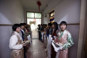 Za vzděláním do Číny. Tibetští středoškoláci v Šanghaji.