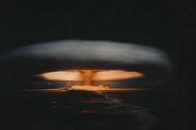 Test jaderné zbraně na atolu Fangataufa (1968).