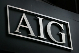 AIG vyplácela bonusy, ačkoliv se sama potýká s finančními problémy.