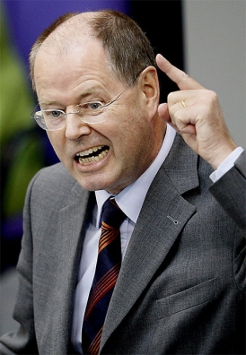 Peer Steinbrück mluví jako 'Němec'.
