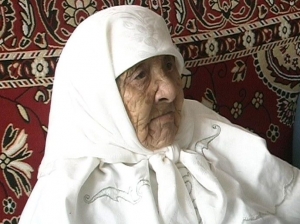 Údajně nejstarší člověk na světě, kazašská stařenka Dosová.